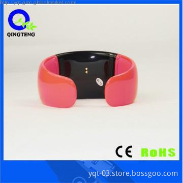 2013 latest  wireless bluetooth bracelet with speakerphone